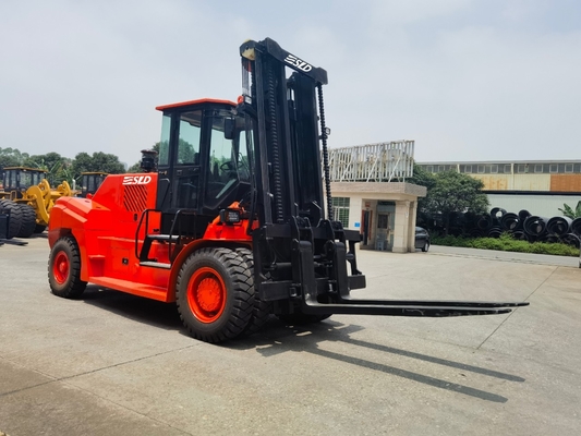 Yuchai または Cummins エンジン 重力リフトフォークリフト 45-90度の傾斜角とフォークポジショナーオプション
