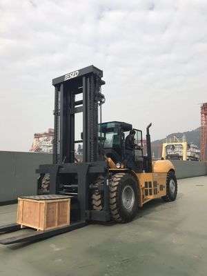 相殺の重量物運搬のフォークリフト