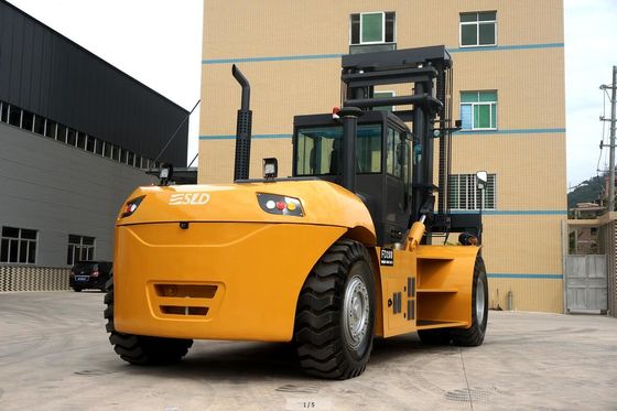 容器のフォークリフトの整備を積み重ねるFD320 32Tonの港