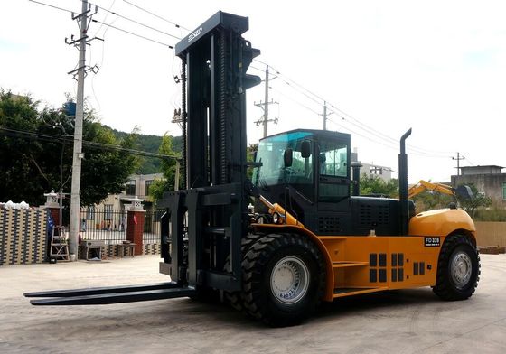 容器のフォークリフトの整備を積み重ねるFD320 32Tonの港