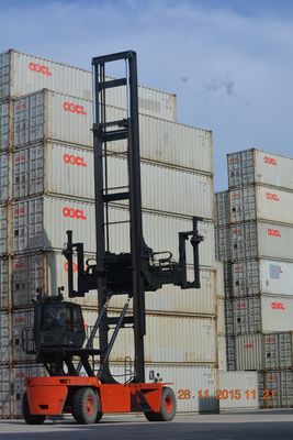 記号論理学のヤード9000kgs 9tのフォークリフトの空の容器の扱う人