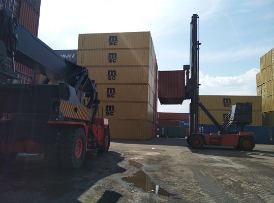 記号論理学のヤード9000kgs 9tのフォークリフトの空の容器の扱う人