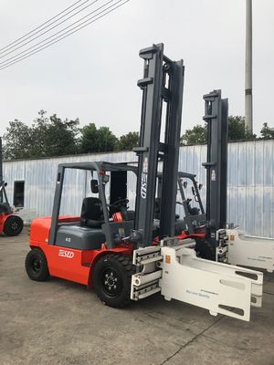三菱エンジン3000mmのマスト4トンのディーゼル フォークリフト