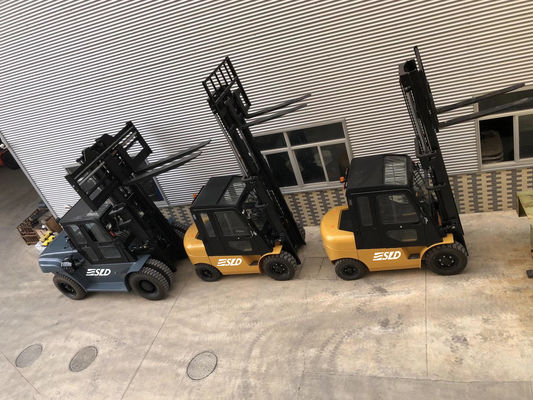 6000mmのマスト4の方法方向3トンのディーゼル トラック