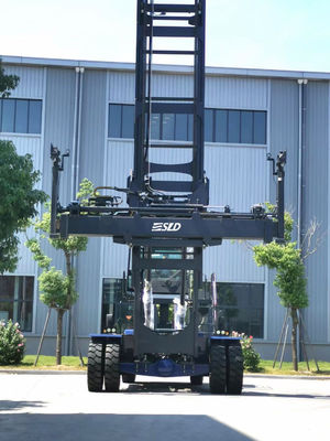 8000kgsはフォークリフト20の40フィートに輸送箱の荷を積む