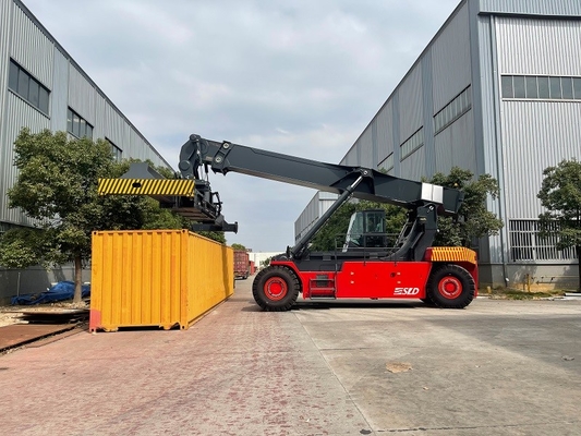 重荷 レッドコンテナ リッチスタッカー 45000kg 負荷容量